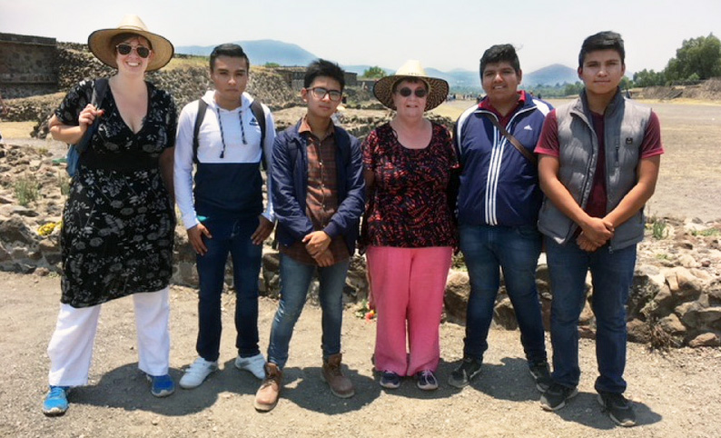 Annemarie and Rosemary with Mexican students